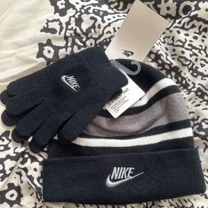 Nike 2-piece set beanie&gloves